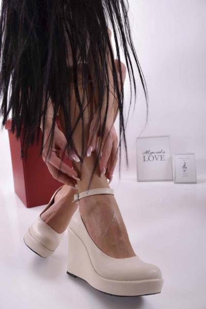 Елегантни обувки на платформа бежови EOBUVKIBG
