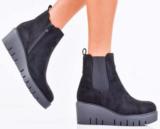 Дамски боти на платформа черни EOBUVKIBG