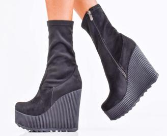Дамски боти на платформа черни EOBUVKIBG