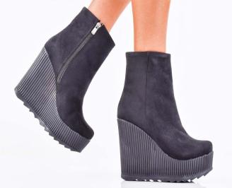 Дамски боти на платформа черни EOBUVKIBG