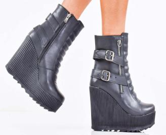 Дамски боти на платформа черни EOBUVKIBG