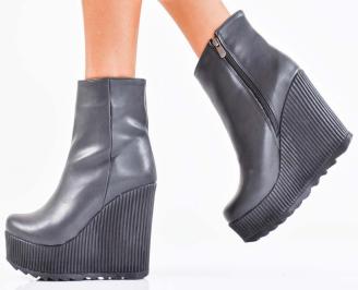 Дамски ботуши на ботуши черни EOBUVKIBG